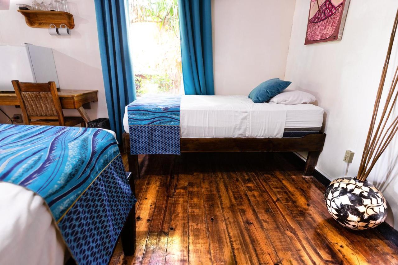 Mango Inn Resort Utila Bagian luar foto